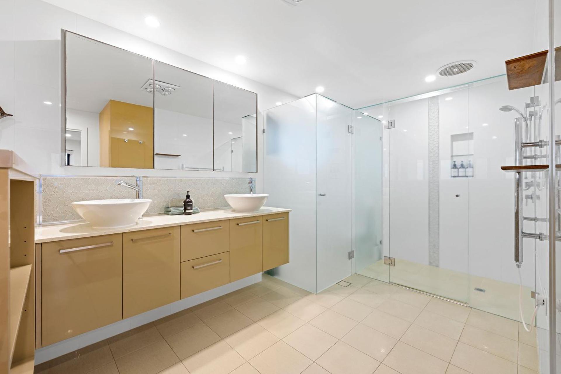 Shoreline 9 Penthouse With Ocean Views ヘイスティングス・ポイント エクステリア 写真