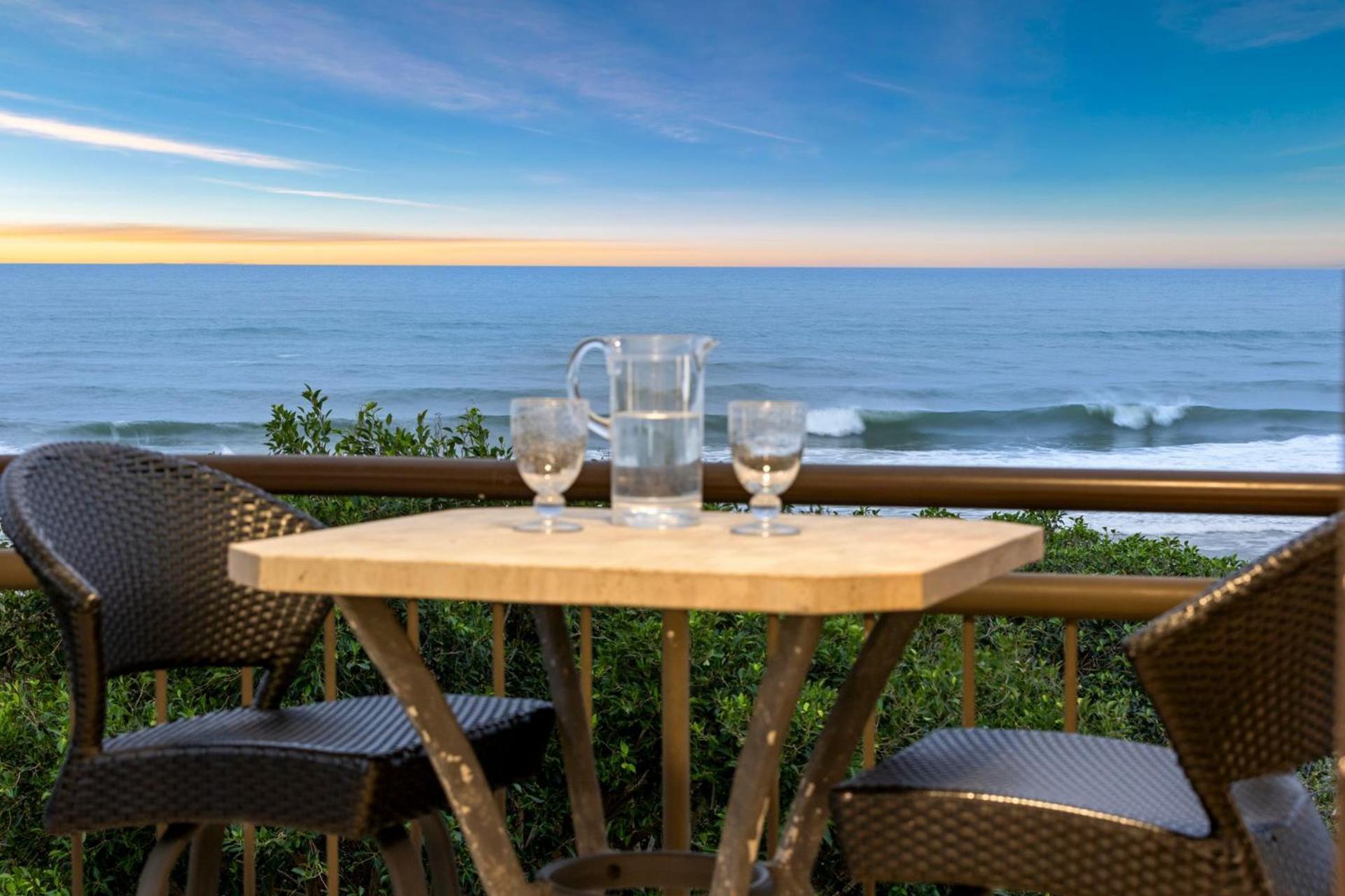 Shoreline 9 Penthouse With Ocean Views ヘイスティングス・ポイント エクステリア 写真