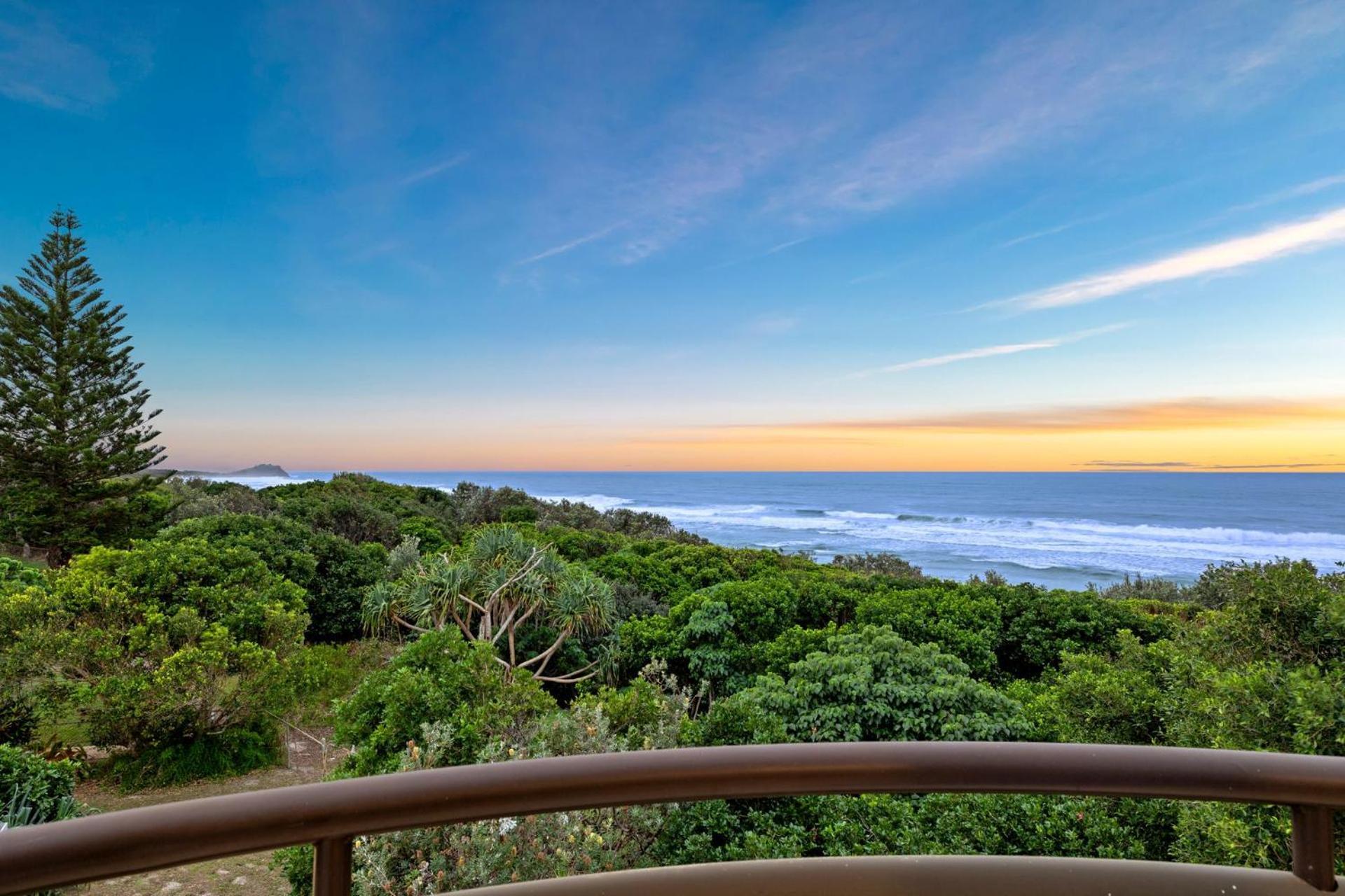 Shoreline 9 Penthouse With Ocean Views ヘイスティングス・ポイント エクステリア 写真