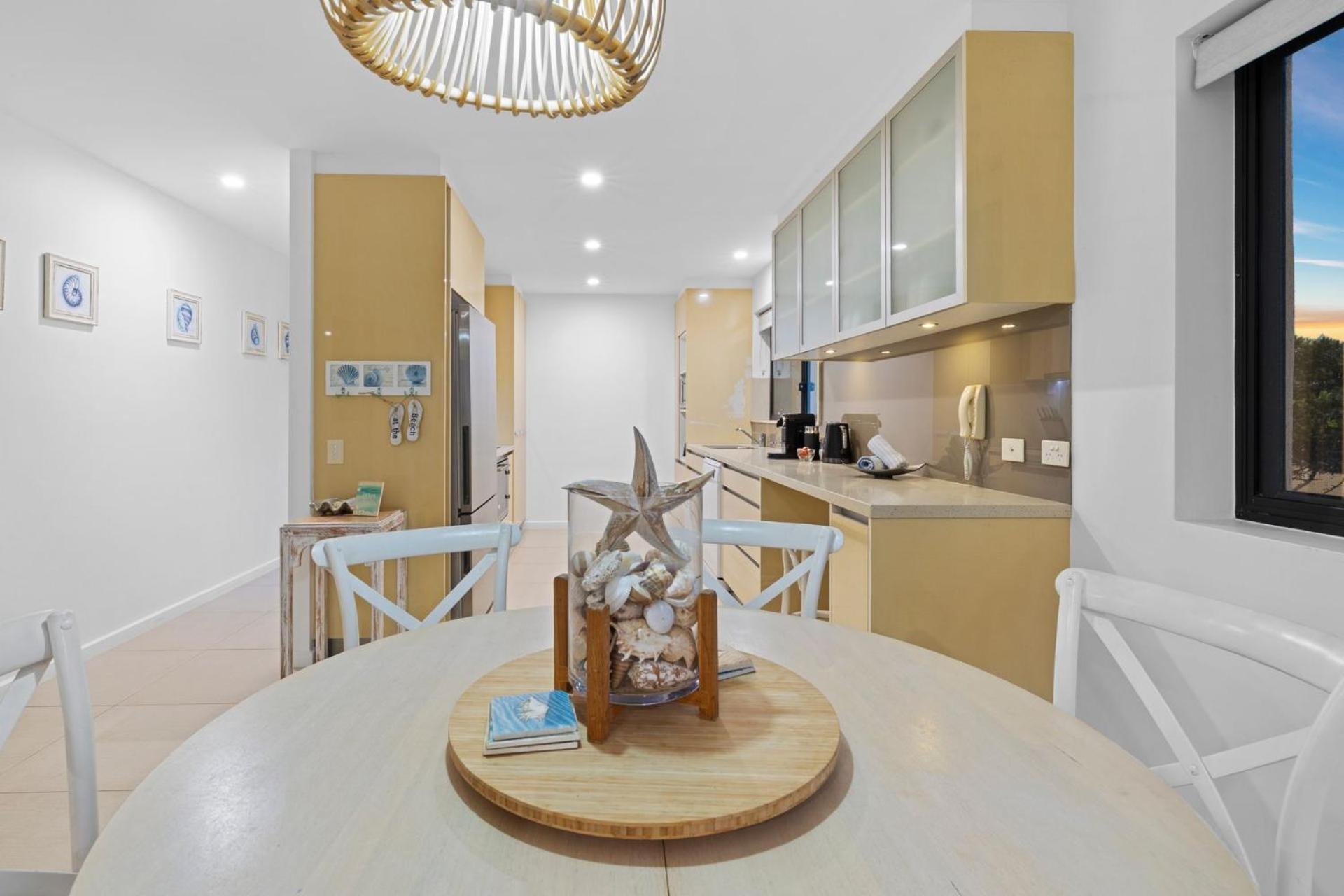 Shoreline 9 Penthouse With Ocean Views ヘイスティングス・ポイント エクステリア 写真